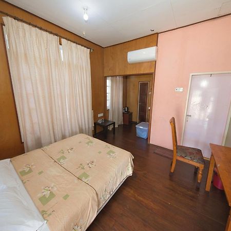 Oyo 90968 Teratak Samuderakita, Chalet & Guesthouse 캄퐁 공 바닥 외부 사진